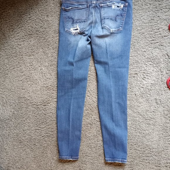 American Eagle EUC Size 6 Short Distressed Jeans-Item #421 - Picture 5 of 7